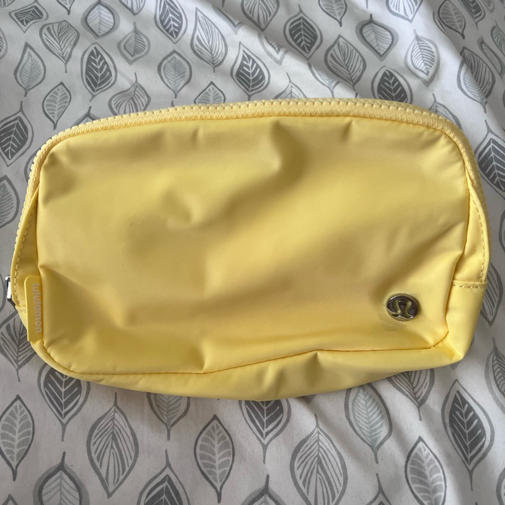 Lululemon Everywhere Belt Bag